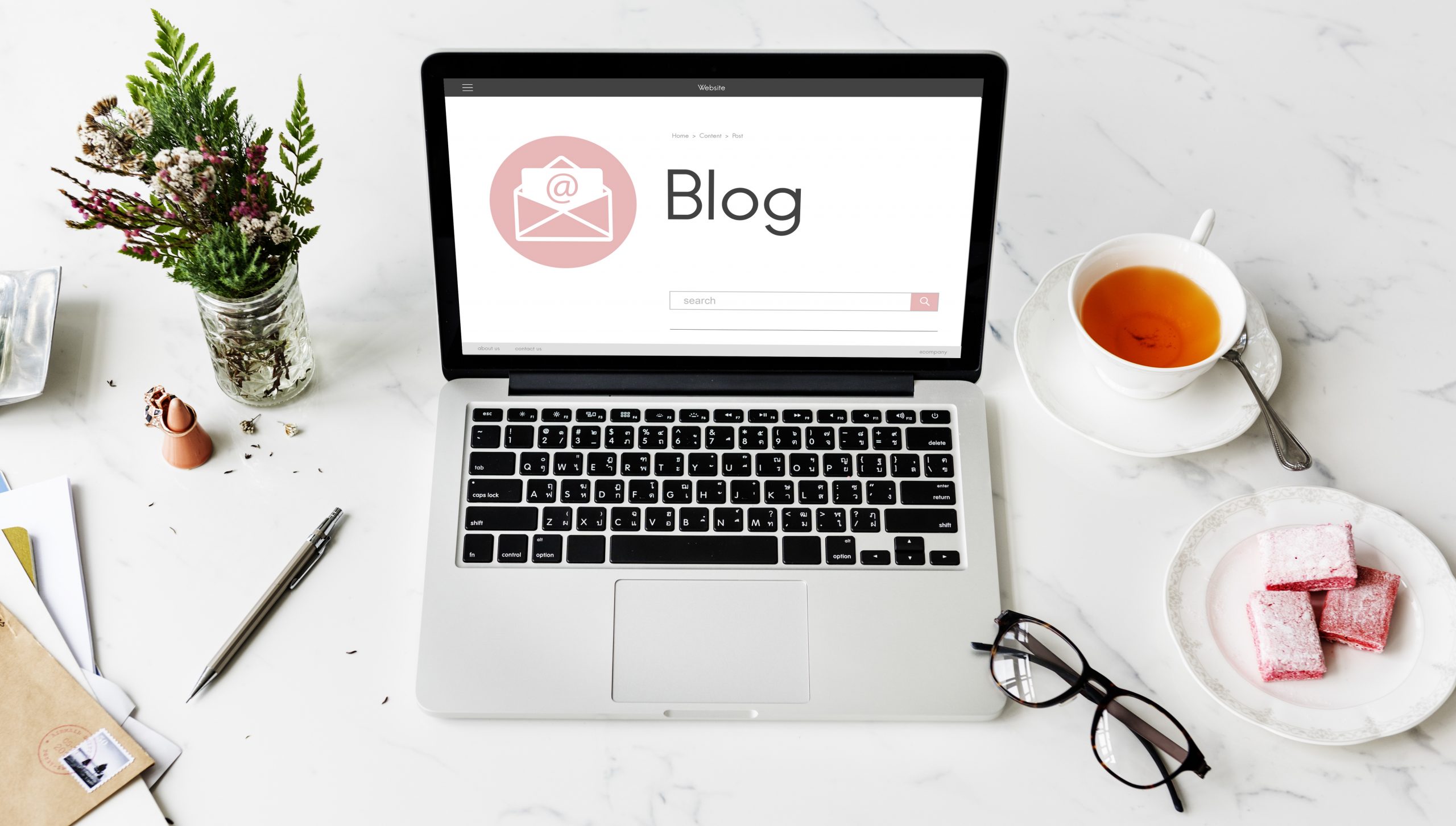 ordinateur portable avec son blog ouvert